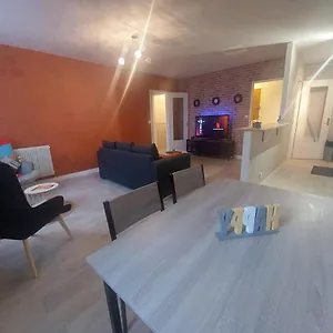 5 Personnes 52m2 Avec Grand Salon Et 1 Chambre Proche Aeroport Et Gare Appartamento