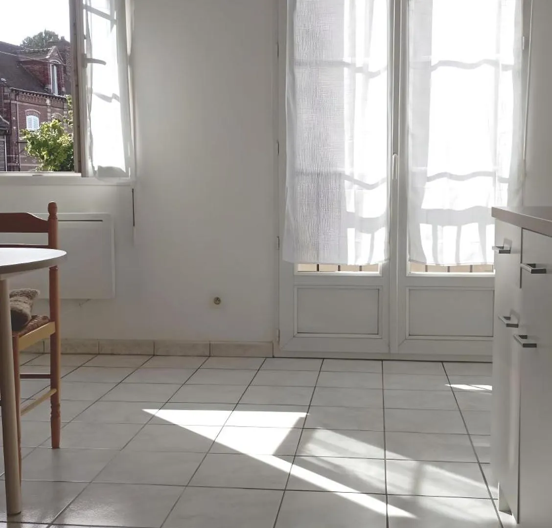 Duplex Lumineux Avec Parking Et Wi-Fi Offert Apartment Beauvais